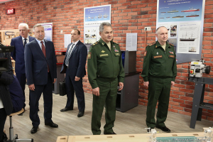 Сергей Шойгу и члены делегации Президента в Суворовском училище в классе моделирования. Фотограф Дмитрий Фуфаев.