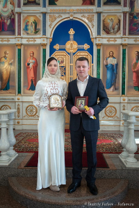 Жених и невеста. Портреты после Таинства. Венчание в храме г. Зеленогорска. Фотограф на венчание Дмитрий Фуфаев.