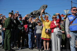 День Победы. Бессмертный полк на Невском проспекте Санкт-Петербурга. Фотограф Дмитрий Фуфаев.