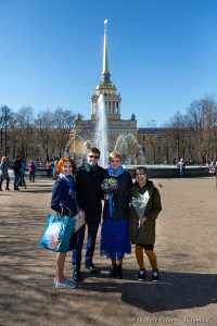 Портрет на фоне Адмиралтейства. Свадебная прогулка в Санкт-Петербурге. Свадебный фотограф Дмитрий Фуфаев.