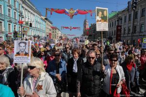 Праздник День Победы 9 мая 2019 года в Санкт-Петербурге на Невском проспекте Бессмертный полк. Фото Дмитрия Фуфаева.