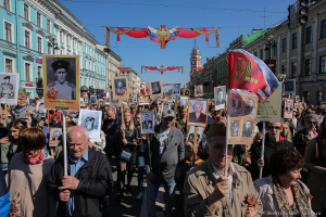Праздник День Победы 9 мая 2019 года в Санкт-Петербурге на Невском проспекте Бессмертный полк. Фото Дмитрия Фуфаева.