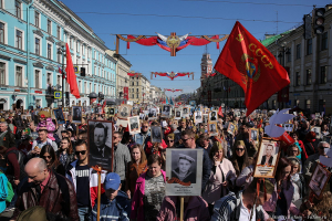 Праздник День Победы 9 мая 2019 года в Санкт-Петербурге на Невском проспекте Бессмертный полк. Фото Дмитрия Фуфаева. Праздник День Победы 9 мая 2019 года в Санкт-Петербурге на Невском проспекте Бессмертный полк. Фото Дмитрия Фуфаева.