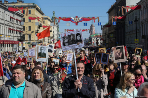 Бессмертный полк 2019 Санкт-Петербург Невский проспект. Дьяконовы. Фотограф Дмитрий Фуфаев.