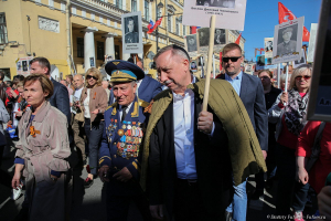 Бессмертный полк 2019. Александр Беглов. Санкт-Петербург. Невский проспект. Фотограф Дмитрий Фуфаев.