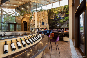 Точка на карте - интерьер винного бара. Фотограф Дмитрий Фуфаев.