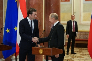 Президент Владимир Владимирович Путин и Канцлер Австрии С. Курц. Выставка - Шедевры двух имперских столиц. Эрмитаж в Санкт-Петербурге. 2018 год. Фотограф на мероприятие Дмитрий Фуфаев.