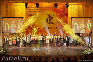 Проблемы зимнего Иркутска. Работы по очищению крыш города от снега. Фотокорреспондент Дмитрий Фуфаев.