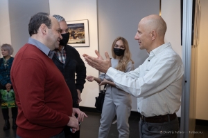 На открытии фотовыстаки Петербург Александра Петросяна в Фотолетописи Санкт-Петербурга на Невском проспекте 88. Декабрь 2021года.