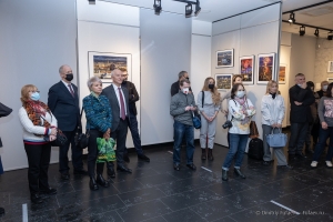 На открытии фотовыстаки Петербург Александра Петросяна в Фотолетописи Санкт-Петербурга на Невском проспекте 88. Декабрь 2021года.