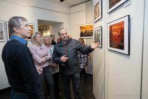 На открытии фотовыставки Петербург Александра Петросяна в Фотолетописи Санкт-Петербурга на Невском проспекте 88. Декабрь 2021года.