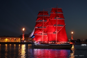 Праздник выпускников Алые Паруса в Санкт-Петербурге. Алые Паруса на Неве 2022 год. Белые Ночи. Фотограф Дмитрий Фуфаев.