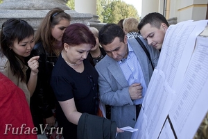 17.04.12г. Санкт-Петербург. Весенний призыв в армию 2012 года. На сборном пункте призывники с разными видами оружия. Фотокорреспондент Дмитрий Фуфаев.