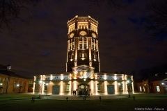 Водонапорная башня с ночной подсветкой. Фотограф Дмитрий Фуфаев - Фотограф на юбилей, серебряную свадьбу, семейное торжество.
