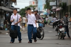 Вьетнам. Нанчанг. Вьетнамские школьники после занятий.  Фотограф Дмитрий Фуфаев. Фотосъемка по всему миру.