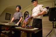 Мясо в огне фото, ресторанное блюдо перед подачей. Фотограф в СПб