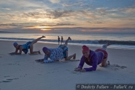 Йога во Вьетнаме на пляже фото