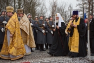 Прибитие Патриарха Кирилла на освящение храма Сергия Радонежского фото