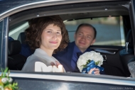 Жених и невеста в машине,  свадебный фотограф Дмитрий Фуфаев.