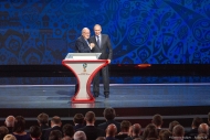 Йозеф Блаттер и Владимир Путин на предварительной жеребьевке FIFA чемпионата мира по футболу 2018 в Санкт-Петербурге.