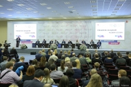 Деловые люди на Международном Инновационном форуме. Фотограф на мероприятие Дмитрий Фуфаев.