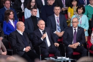 Владимир Путин на пленарном заседании Медиафорума ОНФ 2016. Фото Дмитрия Фуфаева.