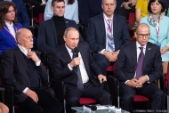 Владимир Путин  на пленарном заседании Медиафорума в Санкт-Петербурге 7 апреля 2016года. Фотограф на деловое мероприятие Дмитрий Фуфаев.