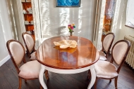 Стол и стулья в столовой. Фотосъемка мебели - фотограф Дмитрий Фуфаев.