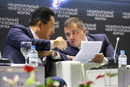 Кирилл Молодцов и Се Шуцзян на Нефтегазовом форуме в Москве. Фотограф на мероприятие Дмитрий Фуфаев.