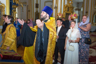 Молитва о женихе и невесте после возложения венцов во время венчания. Фотограф на венчание Дмитрий Фуфаев.