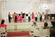 фото Отчетный концерт детской музыкальной школы. Маленькие участники - детский фольклорный ансамбль.  Фотограф на концерт Дмитрий Фуфаев.