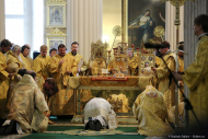 Святейший Патриарх Кирилл в Александро - Невской лавре. Фотограф Дмитрий Фуфаев.