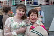 Фотосъемка выпускного в Летнем дворце. Семейный портрет - мама и бабушка. Фотограф Дмитрий Фуфаев.