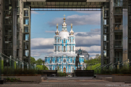 Смольный собор, памятник Ф.Э.Дзержинскому. Фотограф Дмитрий Фуфаев.
