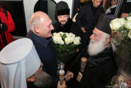 Вице-губернатор Александр Говорунов приветствует  Предстоятеля Александрийской Православной Церкви . Фотограф Дмитрий Фуфаев.