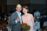 Фотограф года Александр Петросян с женой Ольгой. Фото на церемонии вручении премии. Фотограф Дмитрий Фуфаев.