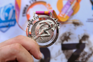 Медаль Гонки ГТО «Путь Победы» на финише вручали всем участникам.   Фотограф Дмитрий Фуфаев.
