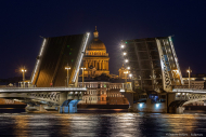 Ночной Санкт-Петербург. Исаакиевский собор. Благовещенский мост. Фотограф Дмитрий Фуфаев.