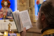 Чтение молитв в храме.  Фотограф на крещение Дмитрий Фуфаев.