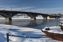 Зимний Иркутск. Старый мост через Ангару. Фото Дмитрия Фуфаева.