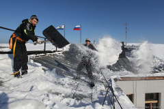 Проблемы зимнего Иркутска. Работы по очищению крыш города от снега. Фотокорреспондент Дмитрий Фуфаев.