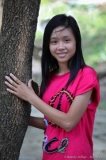 Вьетнам. Парк Янгбэй. Портрет вьетнамской девочки у дерева. Фотограф: Дмитрий Фуфаев.